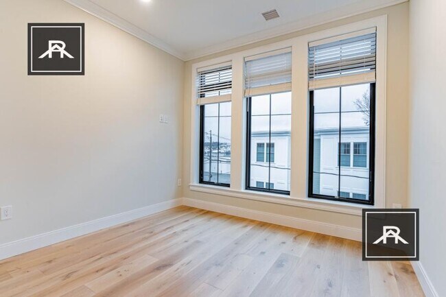 Photo - 4 bedroom in Allston MA 02134 Apartment