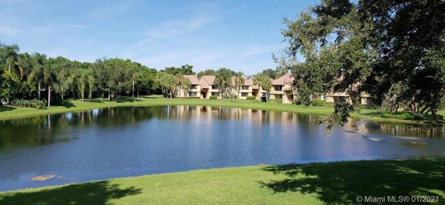 Foto del edificio - 821 Lyons Rd