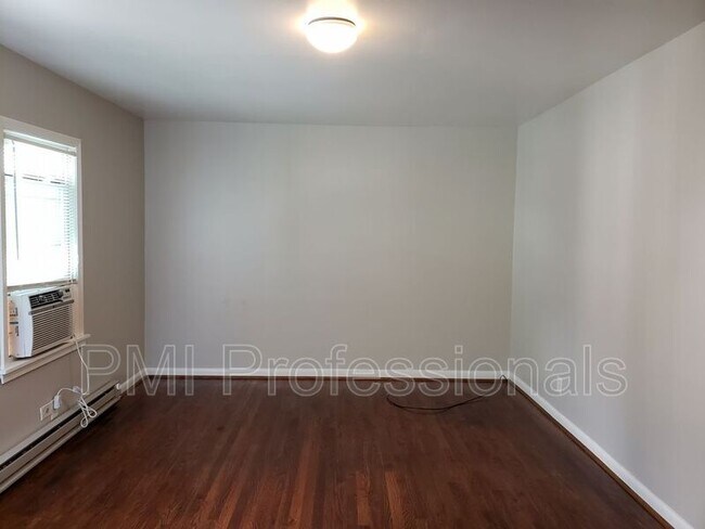 Building Photo - 1034 13th Ave S