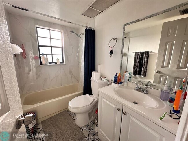 Building Photo - 4263 Oak Terrace Dr