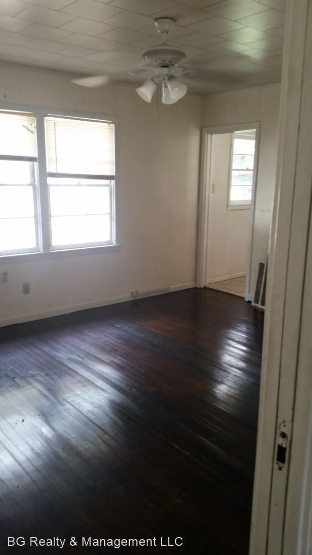 Building Photo - 3 br, 1.5 bath House - 123 Bellot