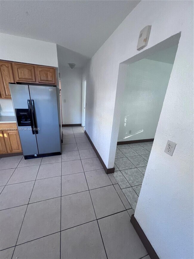 Foto del edificio - 1995 NE 167th St