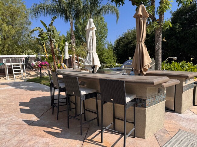 Foto del edificio - 15305 Saddleback Rd