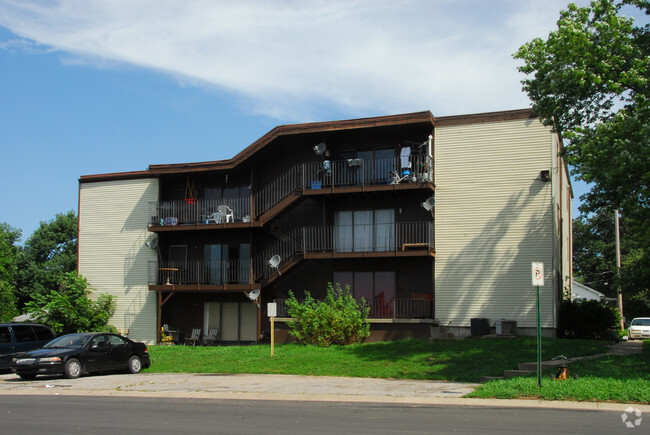 Building Photo - 146 S Neconi Ave