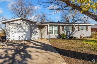 Building Photo - 1001 Altamont Dr