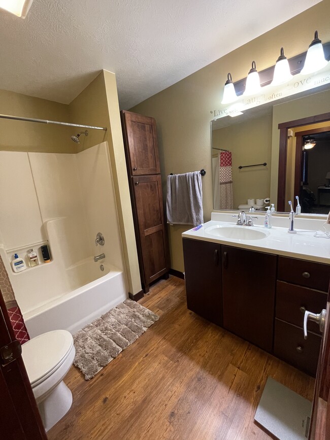 Main-floor Bathroom - 203 Dakota Trl