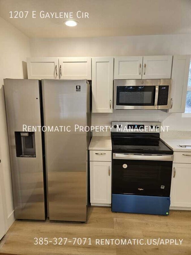 Foto principal - 1207 E Gaylene Cir