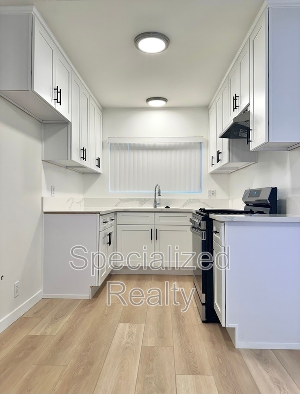 Foto del edificio - 504 Hill Dr