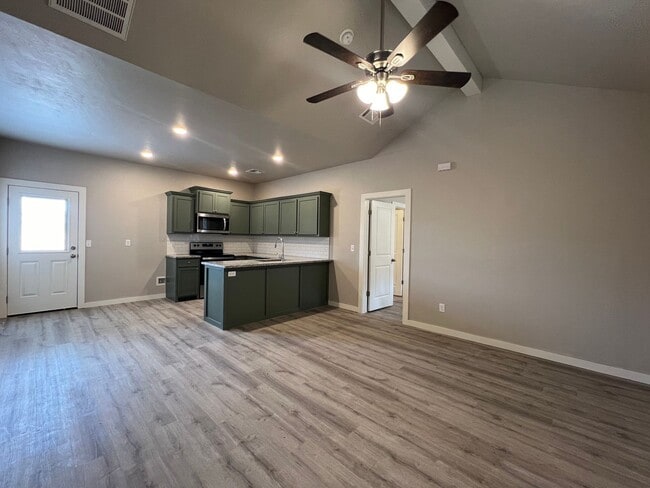 Building Photo - 120 Glenhaven