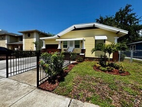 Building Photo - 409 S Willow Ave