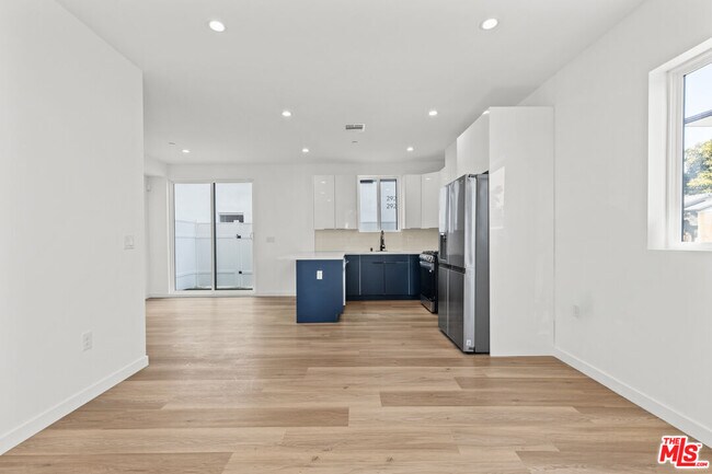 Foto del edificio - 2919 Burnside Ave
