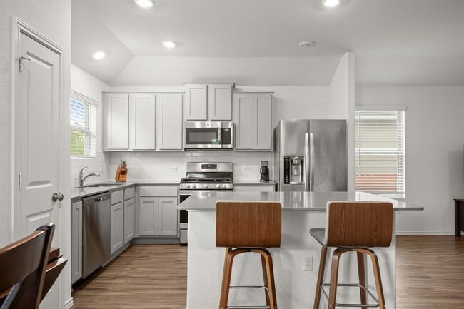 Building Photo - 4000 Fort Collins Way
