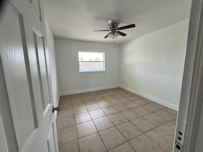 Building Photo - 5885 Dahlia Dr