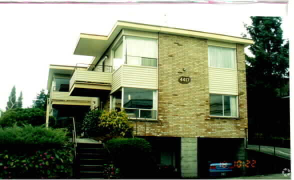 Building Photo - 4417 Bagley Ave N