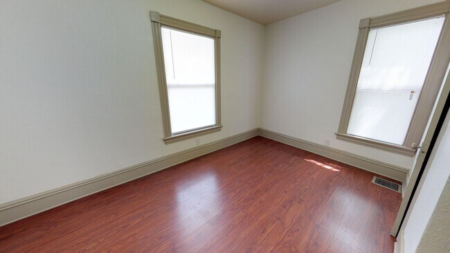 Foto del edificio - 464 Poplar St