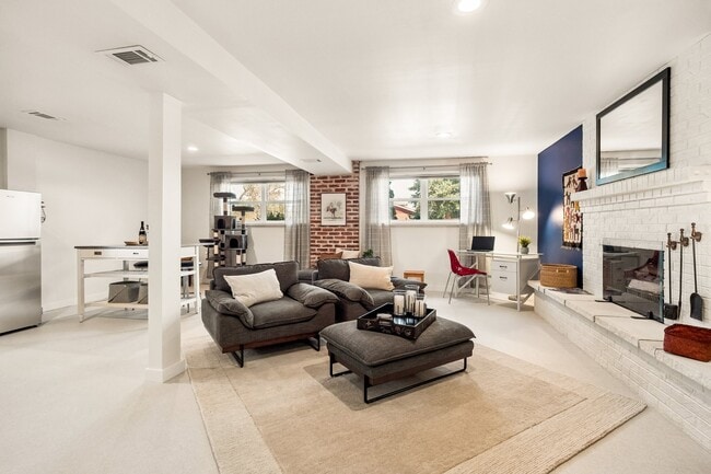 Foto del edificio - 6123 S Madison Dr