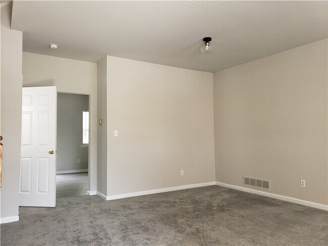 Building Photo - 133 S Riding Blvd