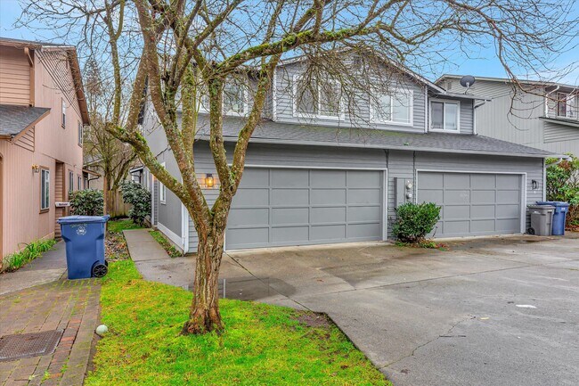 Building Photo - 2020 Hollow Dale Pl