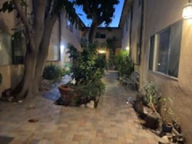 Foto del edificio - 3705 Westwood Blvd