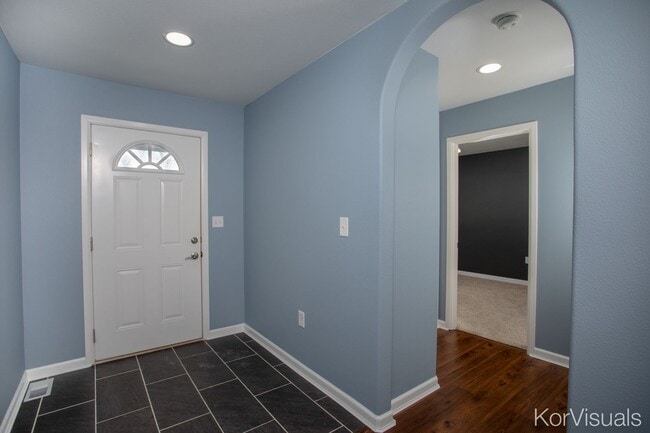 Building Photo - 761 Selina Ln