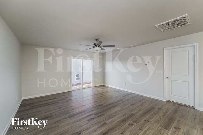 Building Photo - 388 Hollingswood Dr