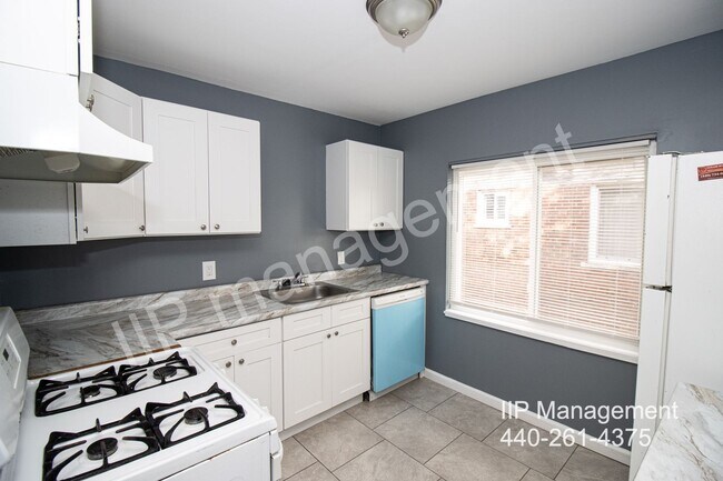 Building Photo - Lee/Harvard Area 2BR 1BA Up Unit