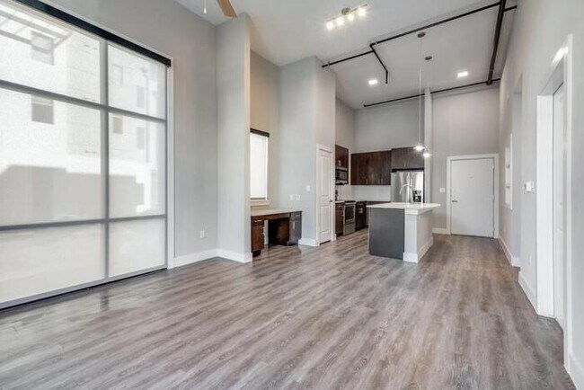 Foto del edificio - 6021 Parker Blvd