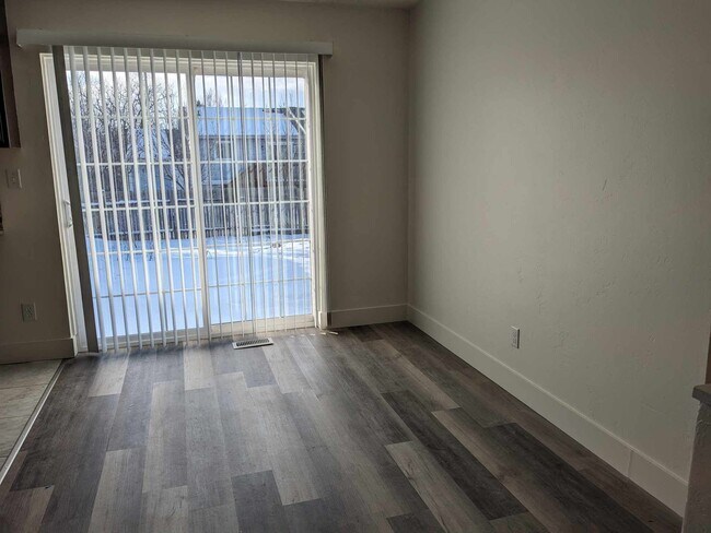 Foto del edificio - 2645 N 370 E