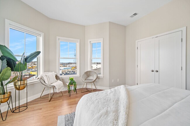 Building Photo - 4 Hecla St
