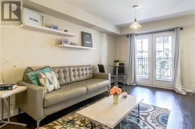 Building Photo - 2441 Greenwich Dr