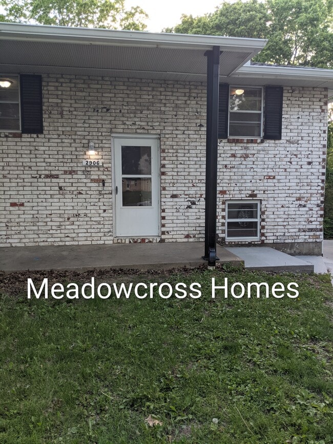 Building Photo - 2906 N River Ter