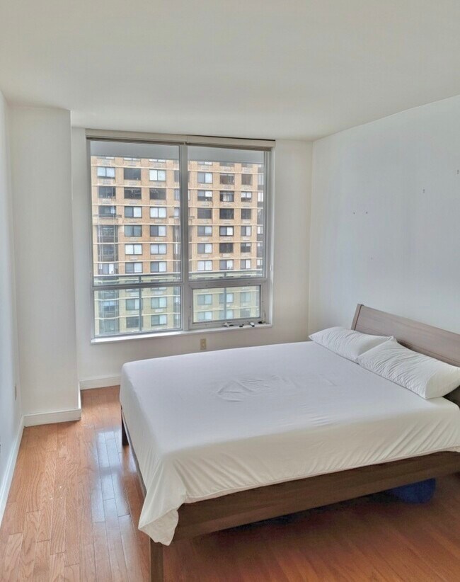 Building Photo - 20 Newport Pkwy