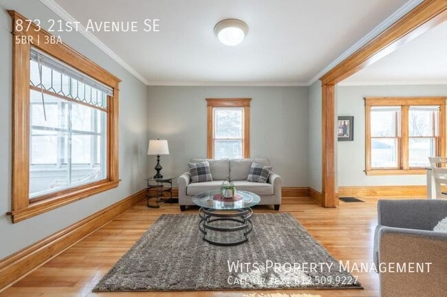 Foto del edificio - 873 21st Ave SE