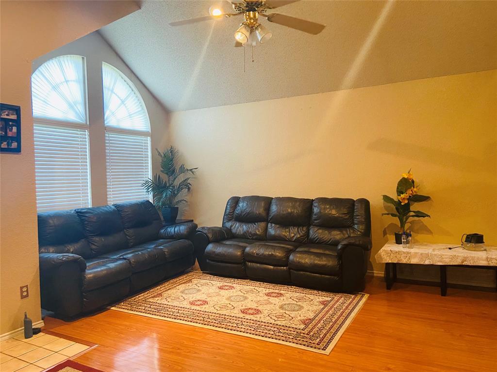 Primary Photo - 728 W Willow Oak Dr