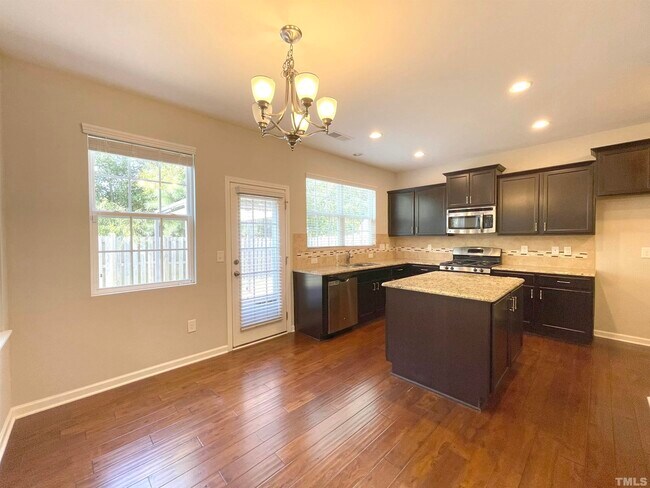 Building Photo - 122 Tweedbank Ct