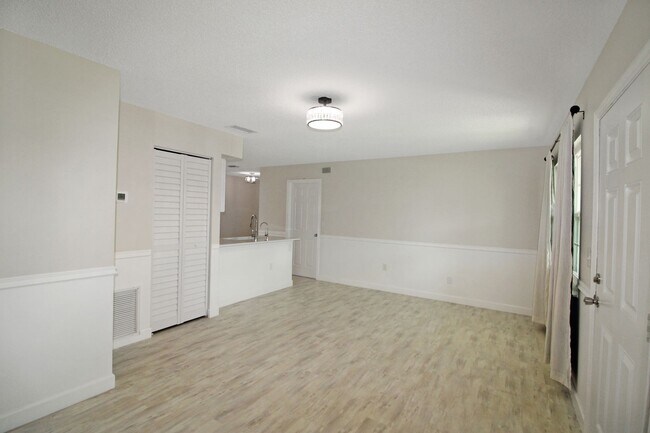 Building Photo - South Venice Annual Home for Rent