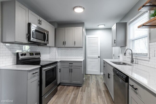 Foto del edificio - 1 br, 1 bath Condo - 19525 W Bellfort Flat...
