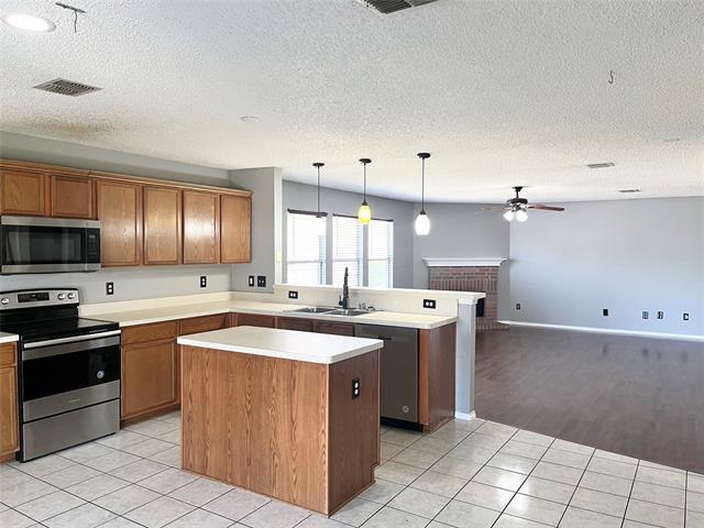Foto del edificio - 1634 Black Oak Ct