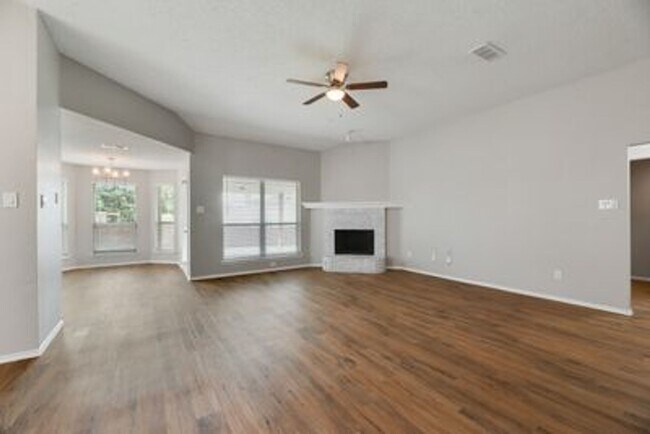 Building Photo - Beautiful newly redone single story home i...