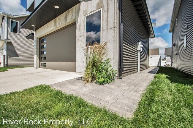 Building Photo - 3 br, 3 bath House - 1030 31st Ave West
