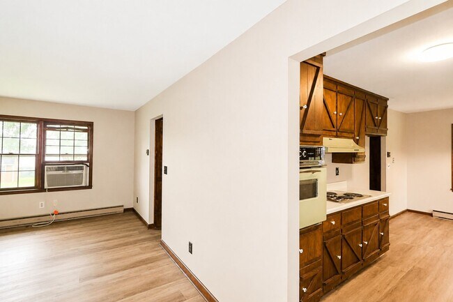 Building Photo - 3750 Robinson Dr