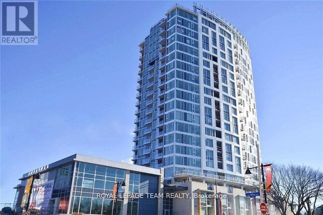 Building Photo - 1035 Bank St