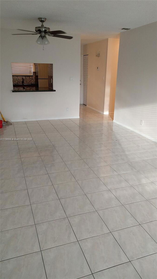 Foto del edificio - 11477 NW 39th Ct