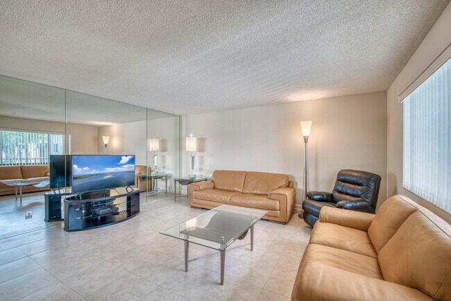 Foto del edificio - 15108 Ashland Dr