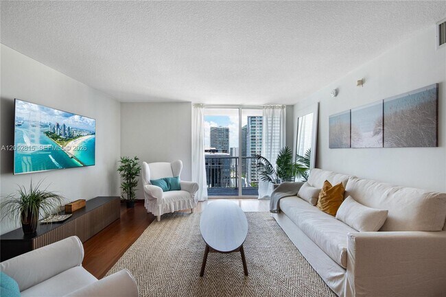 Foto del edificio - 1200 Brickell Bay Dr