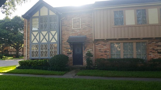 Building Photo - 2266 Shadowdale Dr