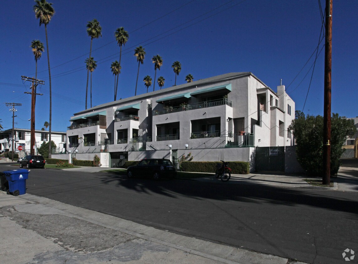 Primary Photo - 4574 Finley Ave