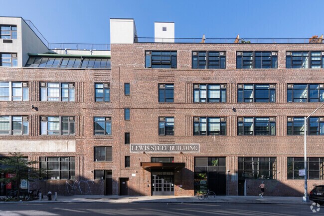 Foto del edificio - Lewis Steel Building