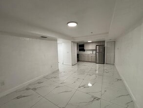 Building Photo - 431 N East Ave