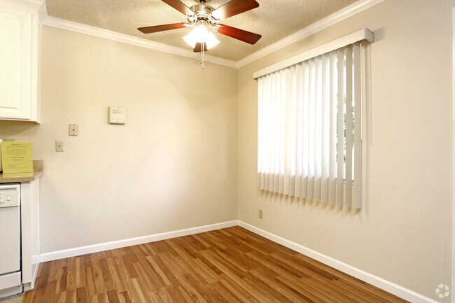 1HAB 1BA - Redwood Grove Apartments